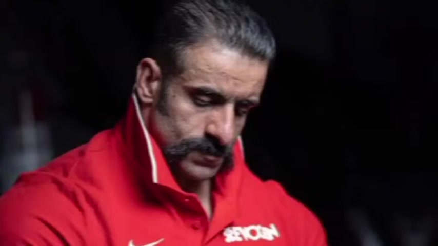 پوستر خیانت به ایران ؟ مهاجرت هادی چوپان به آمریکا