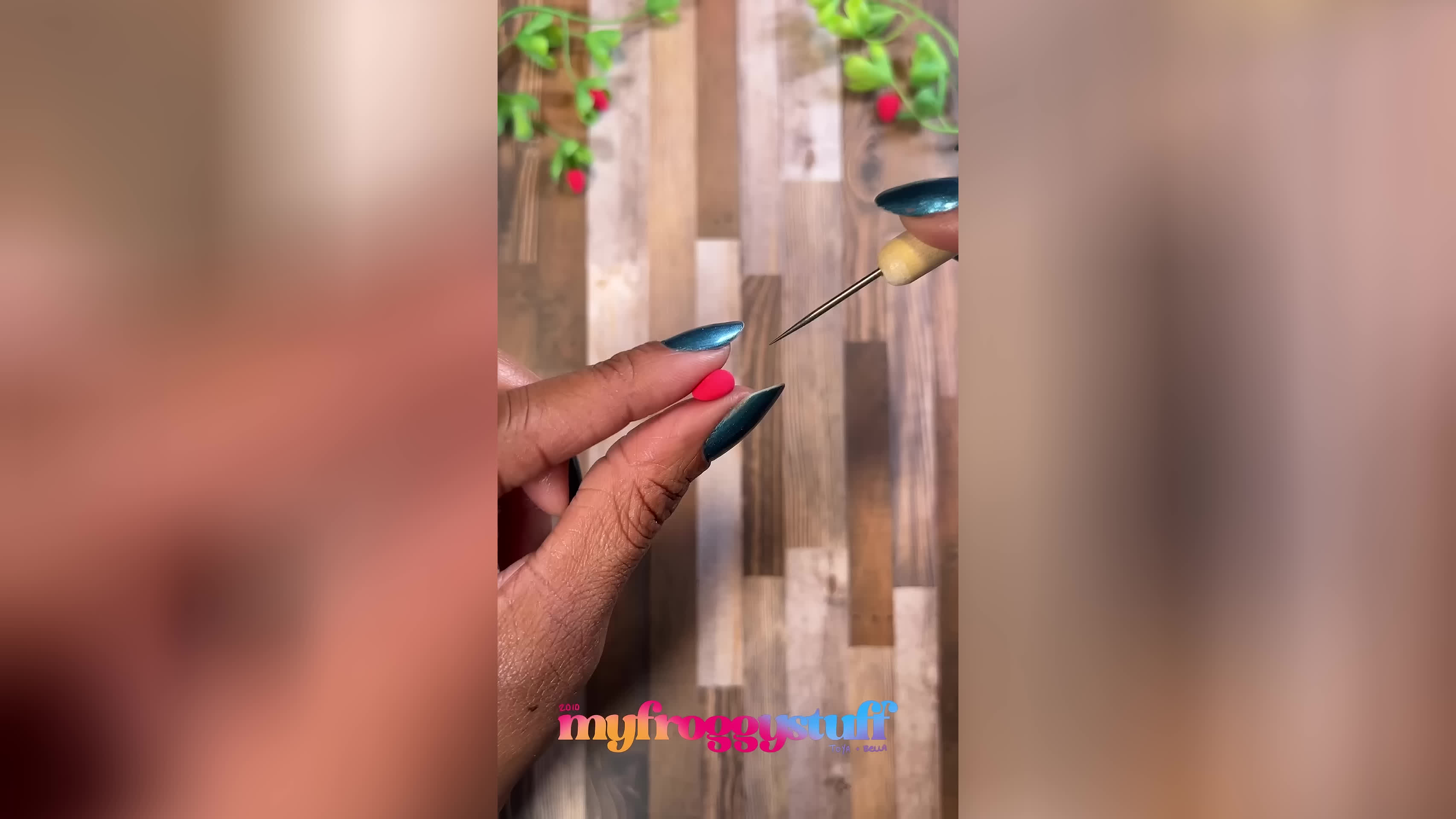 آغاز باغچه‌کاری 🍓... وقتی شما یک هنرمند مینیاتور هستید 😉 | ساخت اشیاء مینیاتور