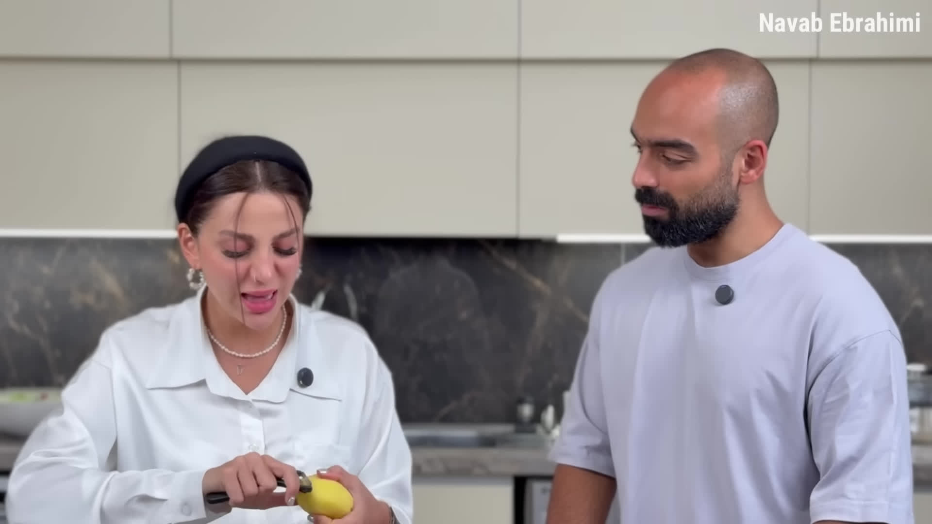 پوستر این یعنی آبگوشت. گوشت کوبیده و آبگوشت با نون سنگک و دوغ ترش...