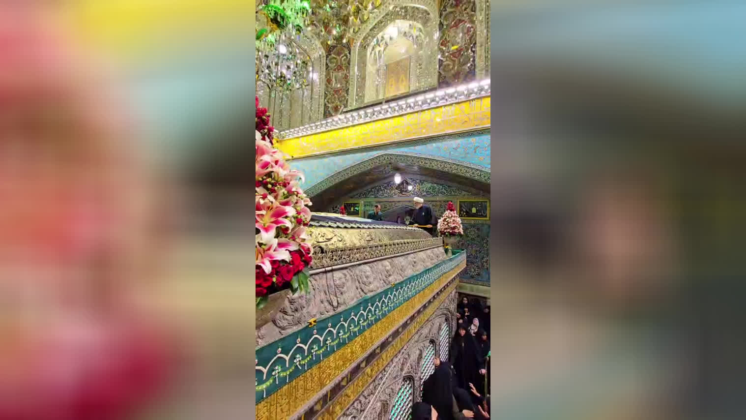 پوستر سیاه پوش شدن ضریح مقدس علی بن موسی الرضا ع.