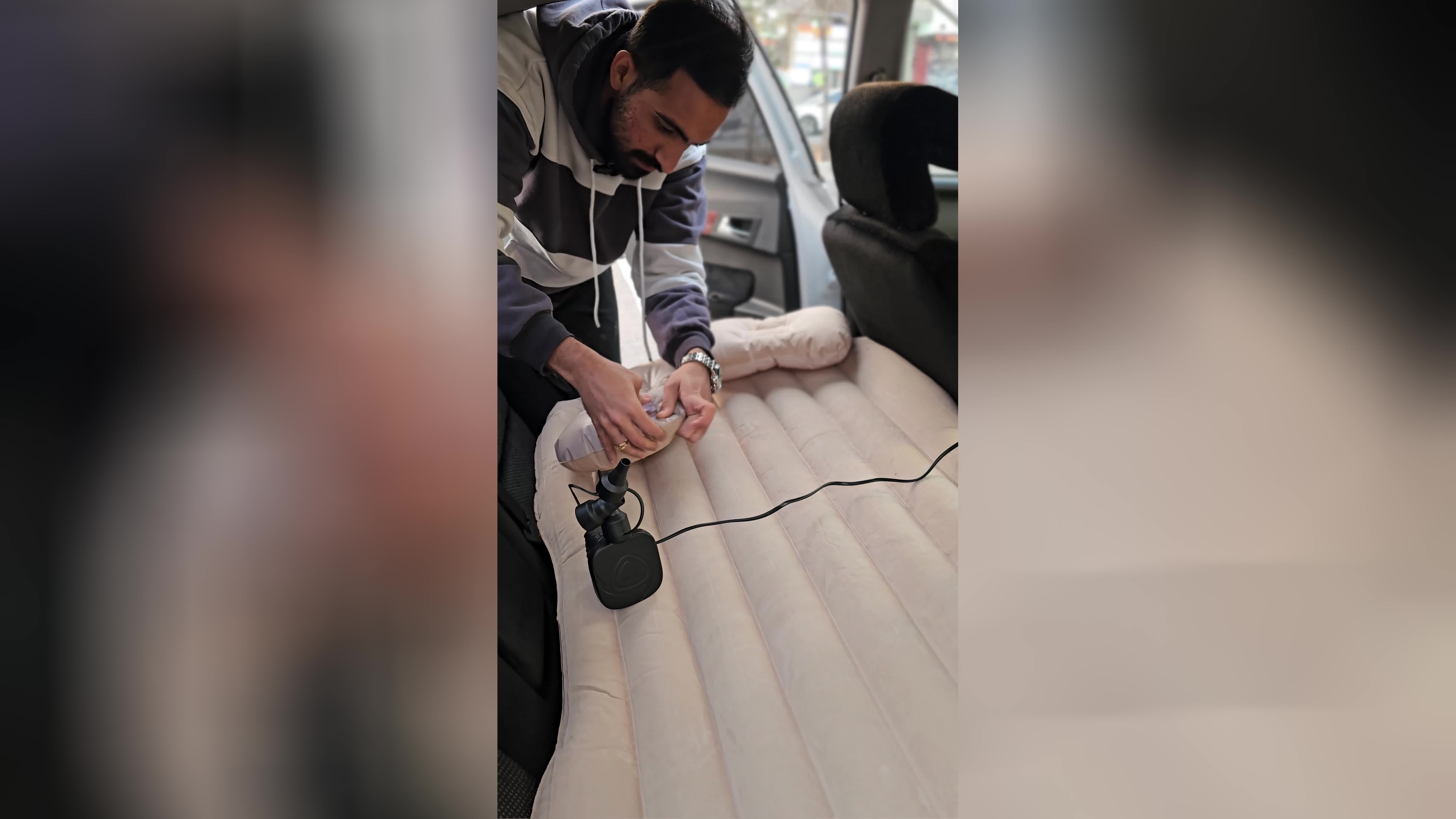 پوستر تشک بادی خودرو و صندلی عقب ماشین