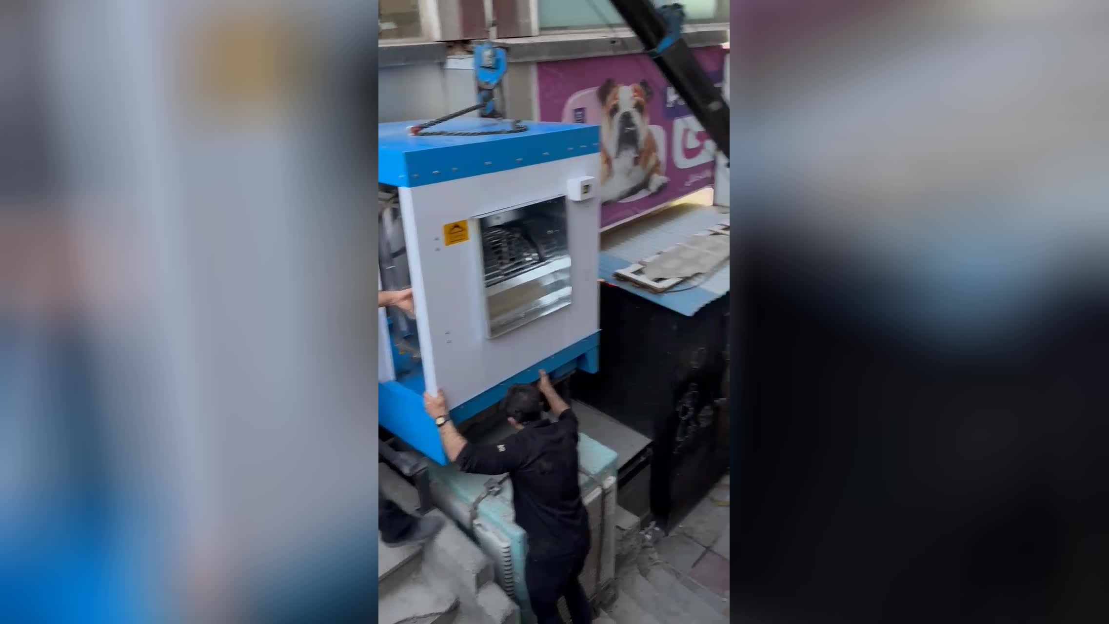 پوستر یدک کش در شرق تهران