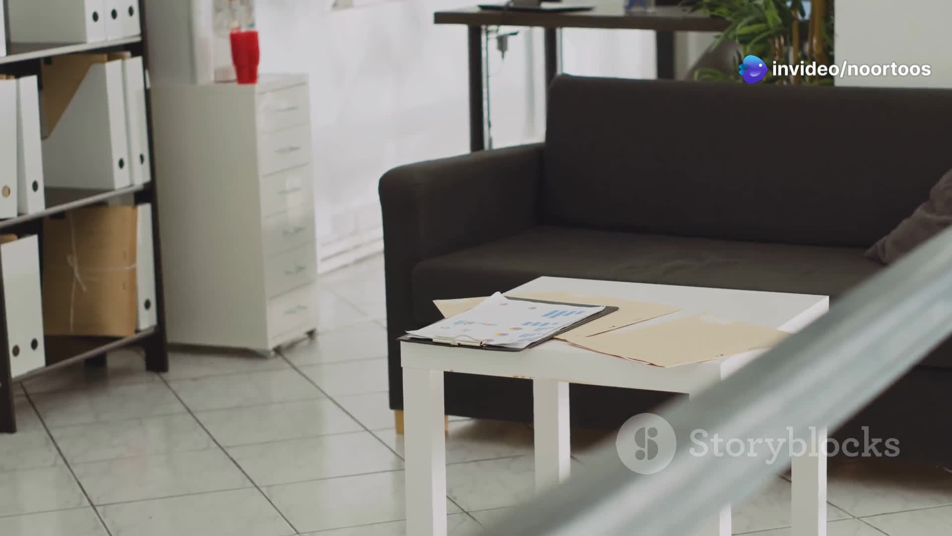 پوستر مرکز خدمات تخصصی یو پی اس